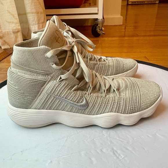EUC!  Nike Hyperdunk 2017 React Flyknit in pale grey.  Size 11 - Picture 3 of 10